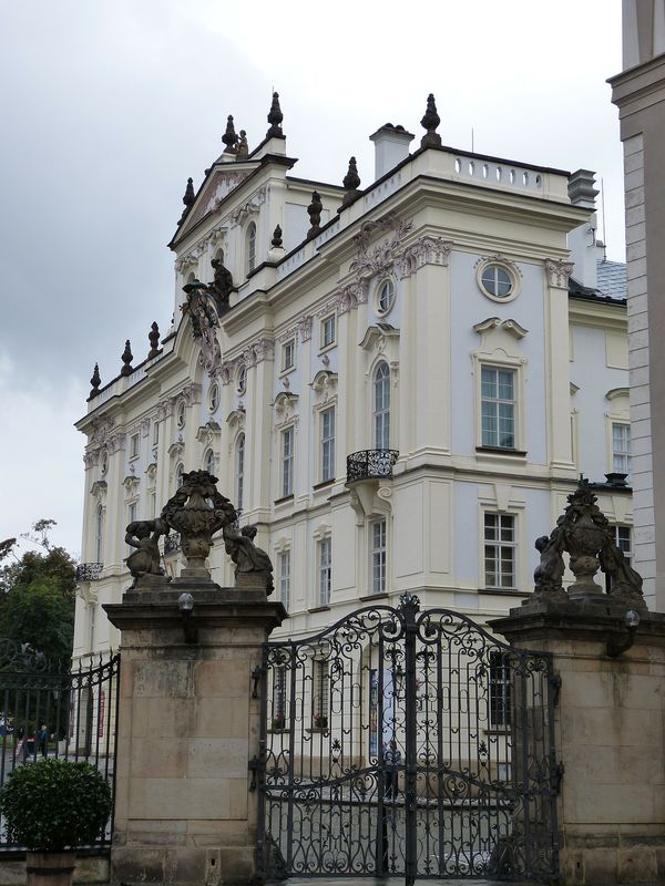 Palác Arcibiskupský (Wirchův)